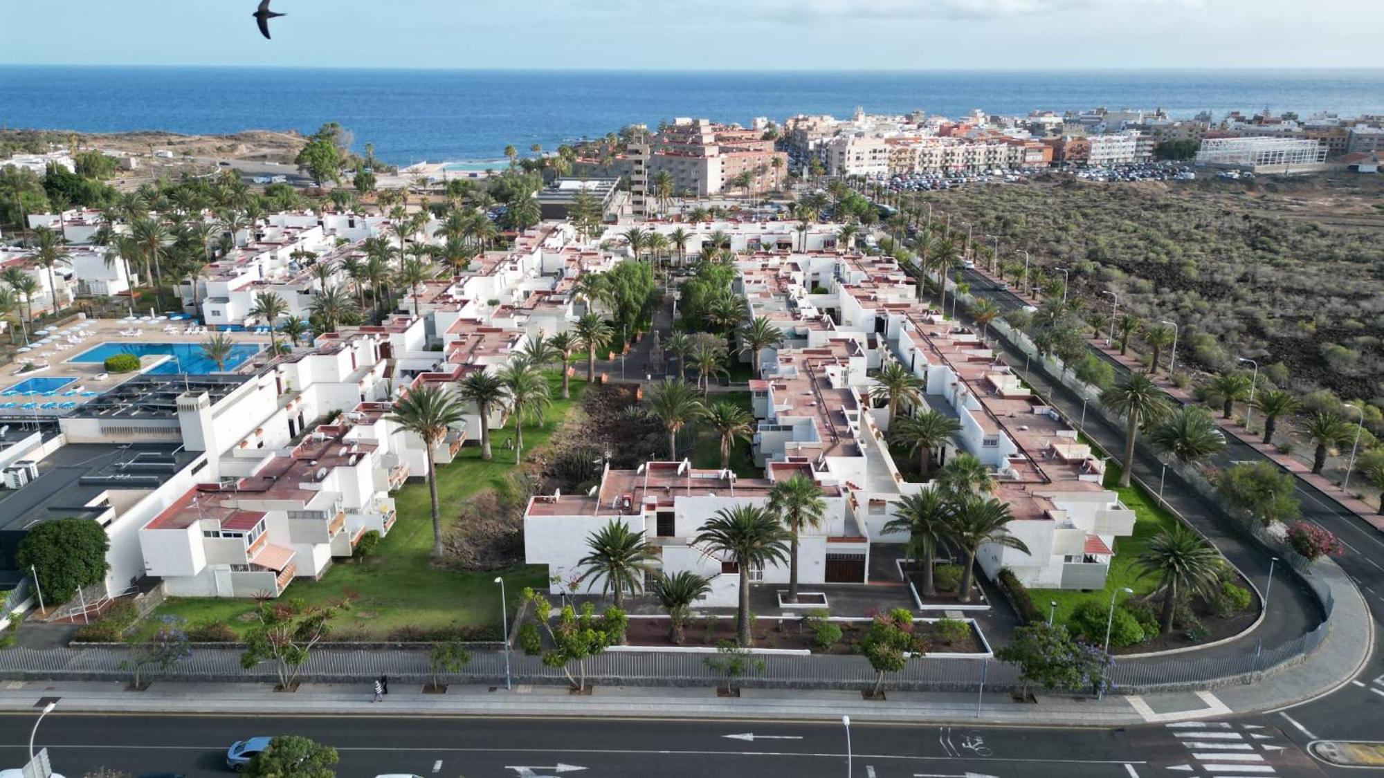 Primavera Tranquil Retreat 2-Bedroom Apartment With Balcony, Garden View & Fiber Wifi Arona  Extérieur photo