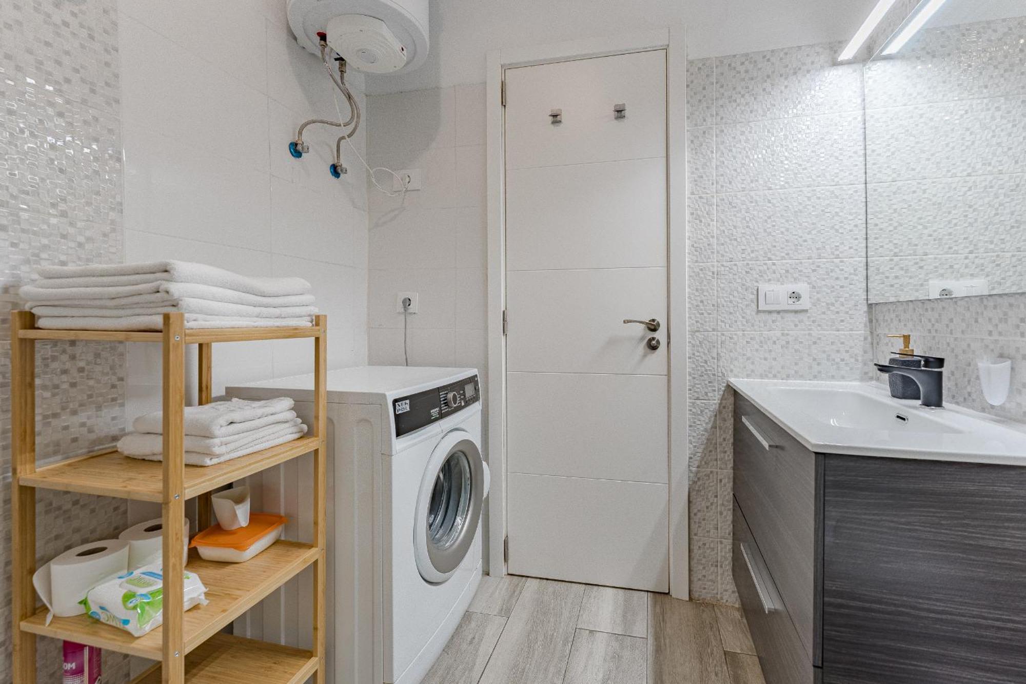 Primavera Tranquil Retreat 2-Bedroom Apartment With Balcony, Garden View & Fiber Wifi Arona  Extérieur photo